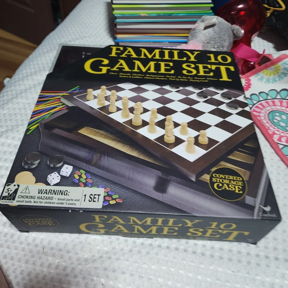 FAMILY 10 NWT MULTI GAMING GAMES SET. Wooden case